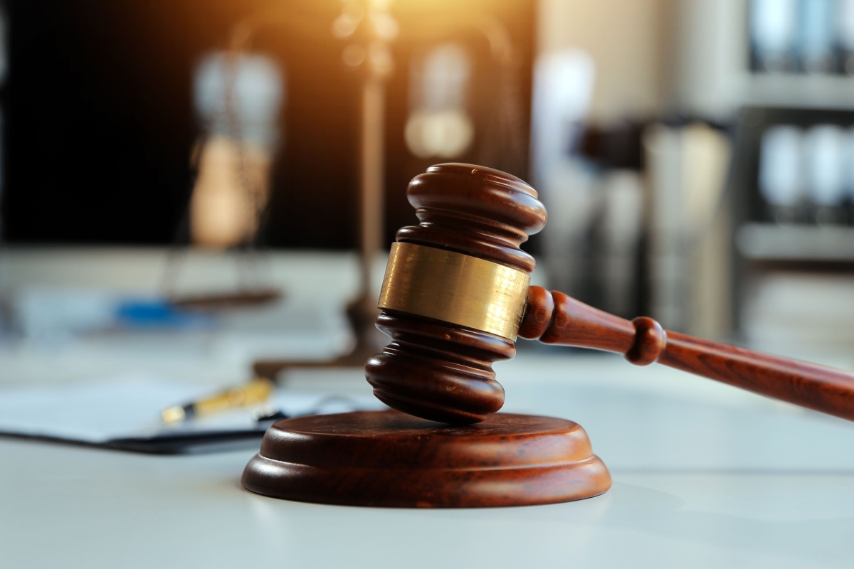 Should I Settle or Take My Case to Trial?