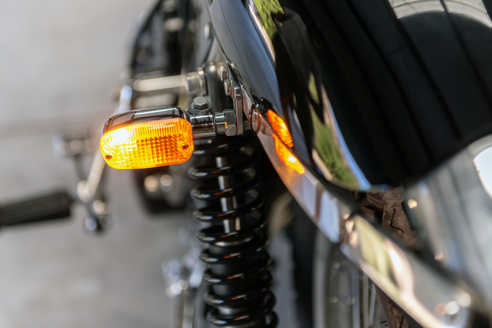 Motorcycles Need Turn Signals